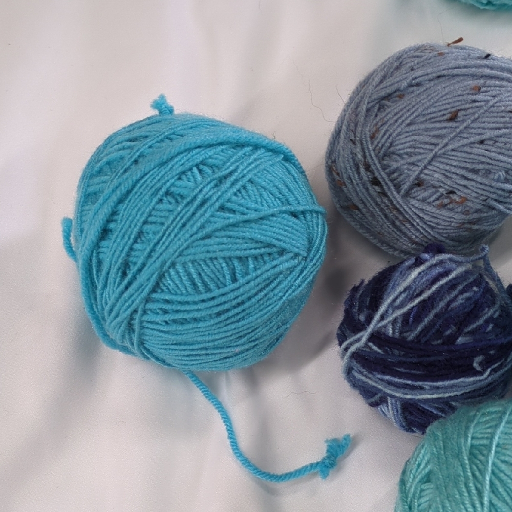Assorted Blue Yarn Balls - Picture 3 of 5